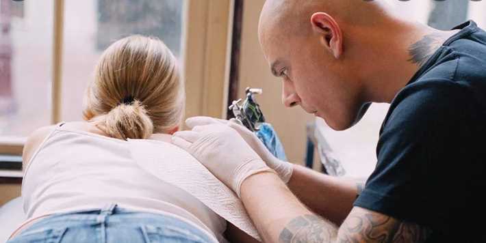 4 Easy Ways to Relieve Tattoo Pain