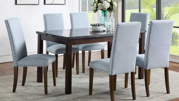 Picking the perfect dining room chairs for your dining table