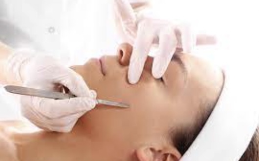 10 Reasons to Visit a Dermaplaning Near You